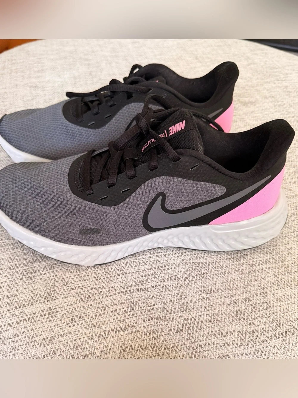 Nike Women’s Revolution 5 Running Shoes - Picture 3 of 6